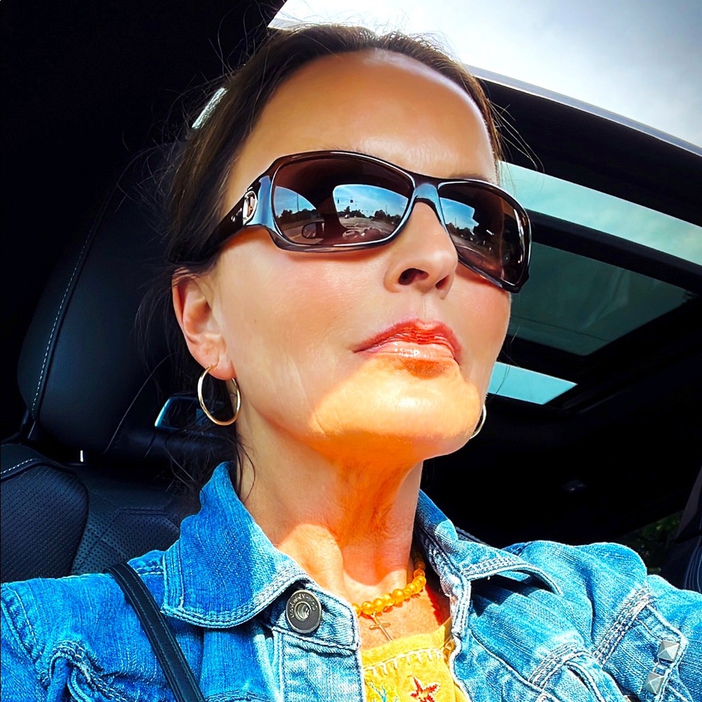 Meet your Posher, Angela
